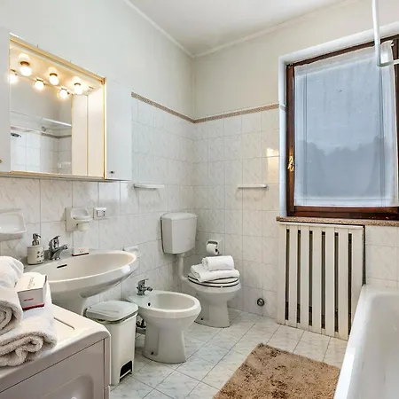 Sunrise In Baveno: Apartment For 4 With Balcony - Happy Rentals *