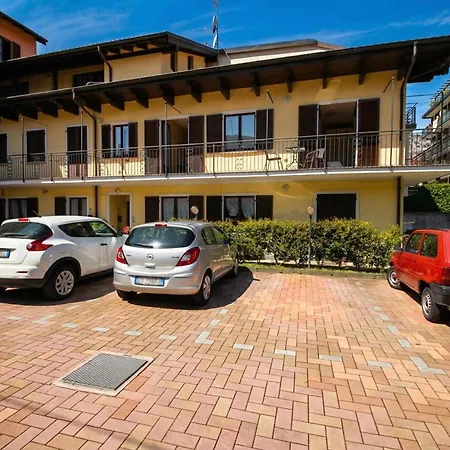 Sunrise In Baveno: Apartment For 4 With Balcony - Happy Rentals 아파트 *